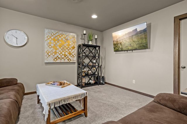 630 38th Avenue E, West Fargo, ND 58078