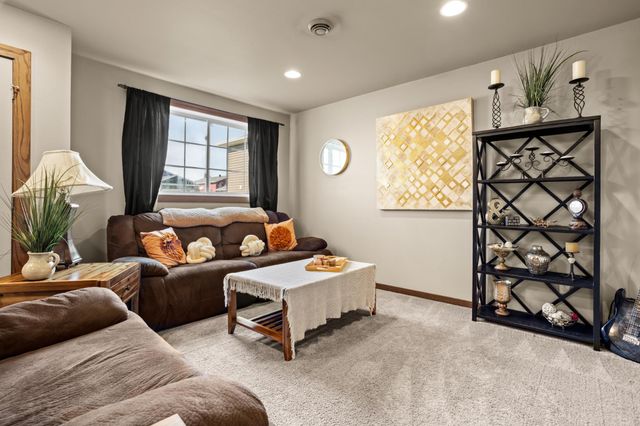630 38th Avenue E, West Fargo, ND 58078
