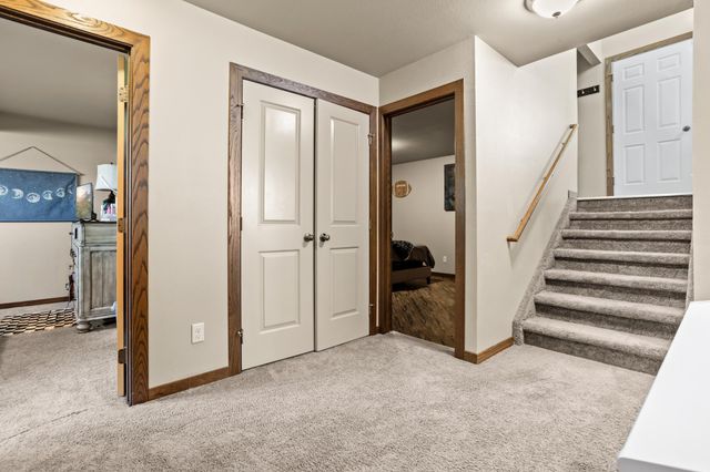 630 38th Avenue E, West Fargo, ND 58078