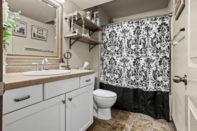 630 38th Avenue E, West Fargo, ND 58078