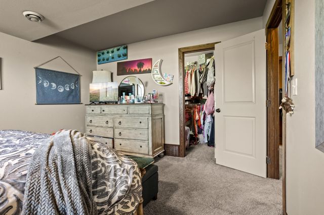 630 38th Avenue E, West Fargo, ND 58078