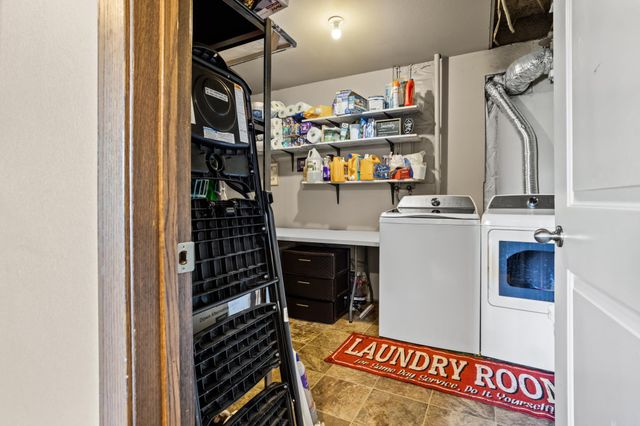 630 38th Avenue E, West Fargo, ND 58078
