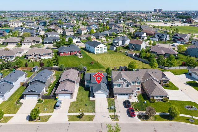 630 38th Avenue E, West Fargo, ND 58078