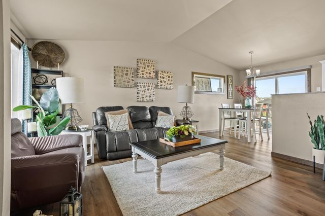 630 38th Avenue E, West Fargo, ND 58078