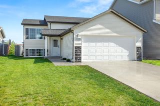 630 38th Avenue E, West Fargo, ND 58078