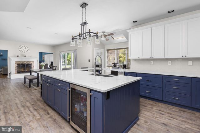 218 HERITAGE DR, Columbus, NJ 08022