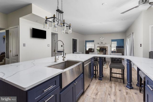 218 HERITAGE DR, Columbus, NJ 08022