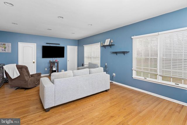 218 HERITAGE DR, Columbus, NJ 08022