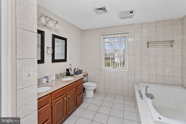 218 HERITAGE DR, Columbus, NJ 08022