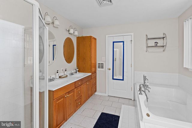 218 HERITAGE DR, Columbus, NJ 08022
