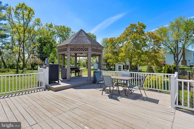 218 HERITAGE DR, Columbus, NJ 08022