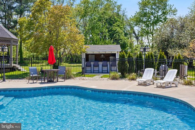 218 HERITAGE DR, Columbus, NJ 08022