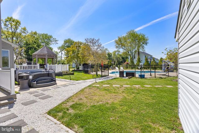 218 HERITAGE DR, Columbus, NJ 08022