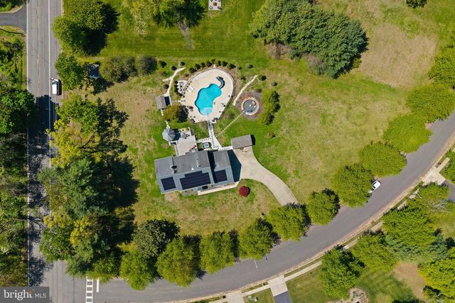 218 HERITAGE DR, Columbus, NJ 08022