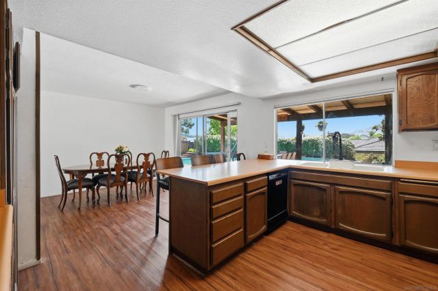 8621 Dunwoodie Rd, Santee, CA 92071