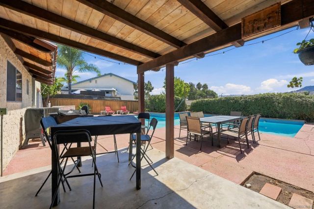 8621 Dunwoodie Rd, Santee, CA 92071