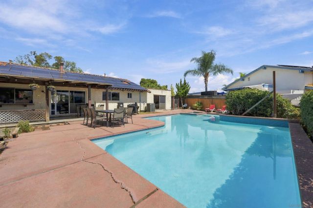8621 Dunwoodie Rd, Santee, CA 92071