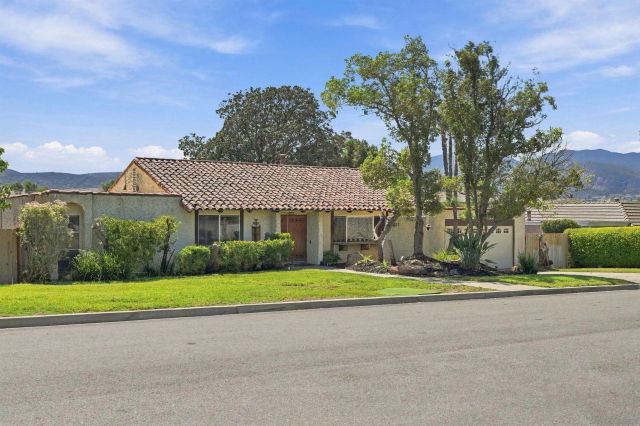 8621 Dunwoodie Rd, Santee, CA 92071