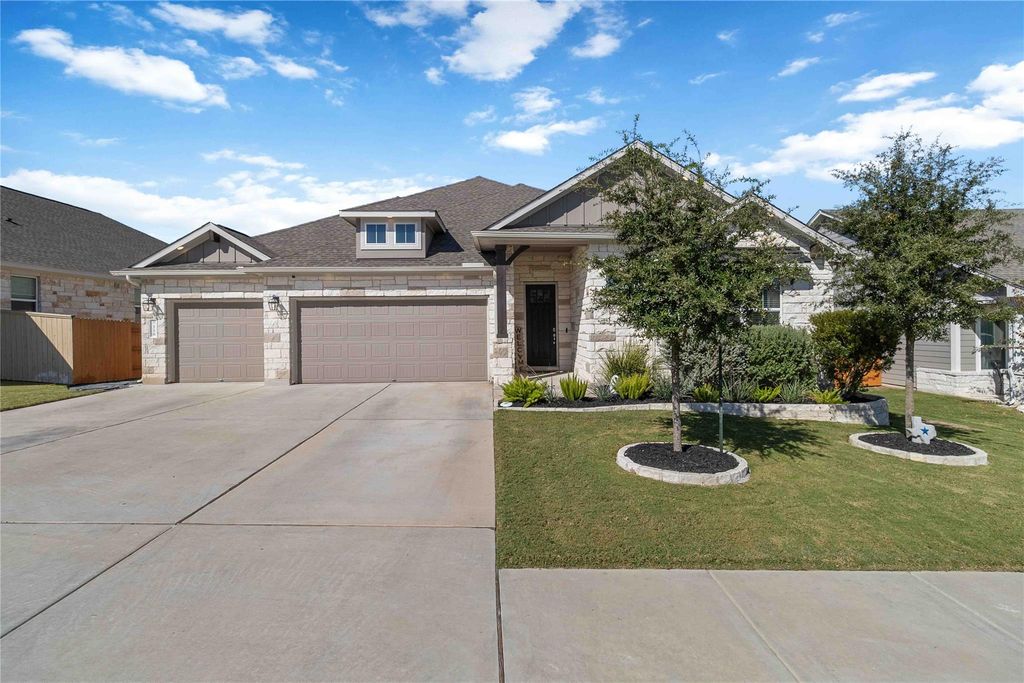 116 Charles Zanco DR, Bastrop, TX 78602