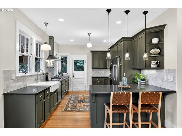 1812 Ne 48TH Ave, Portland, OR 97213