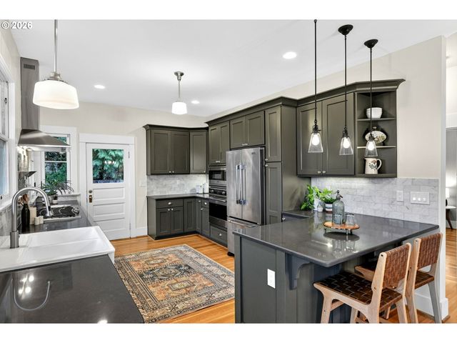 1812 Ne 48TH Ave, Portland, OR 97213