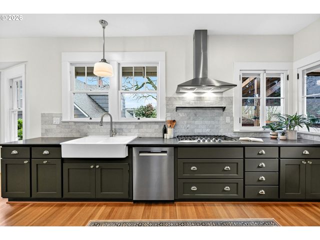 1812 Ne 48TH Ave, Portland, OR 97213