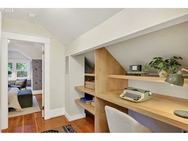 1812 Ne 48TH Ave, Portland, OR 97213