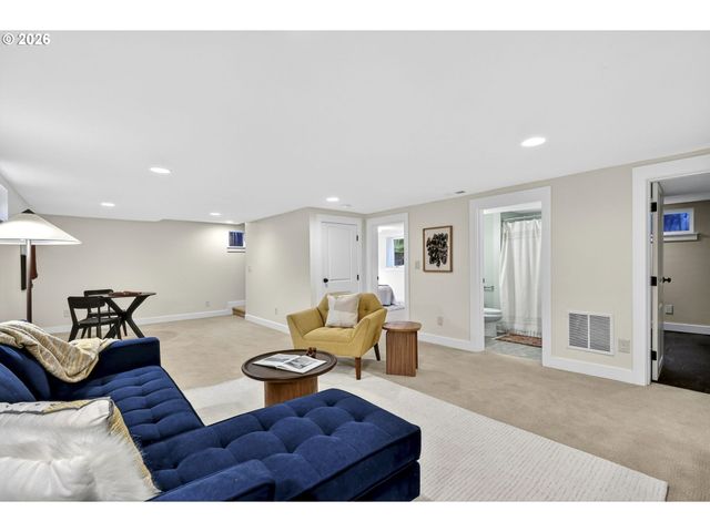 1812 Ne 48TH Ave, Portland, OR 97213