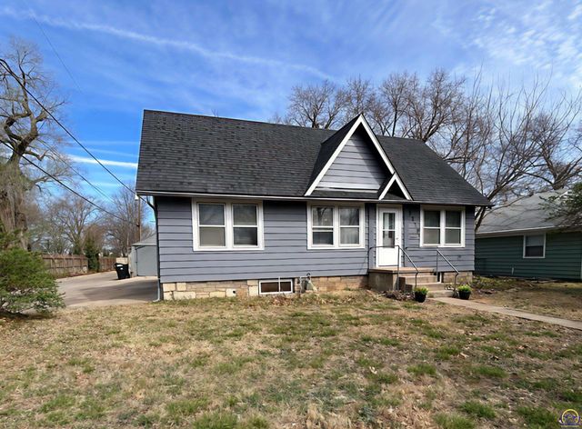 3720 SW 9th St, Topeka, KS 66604