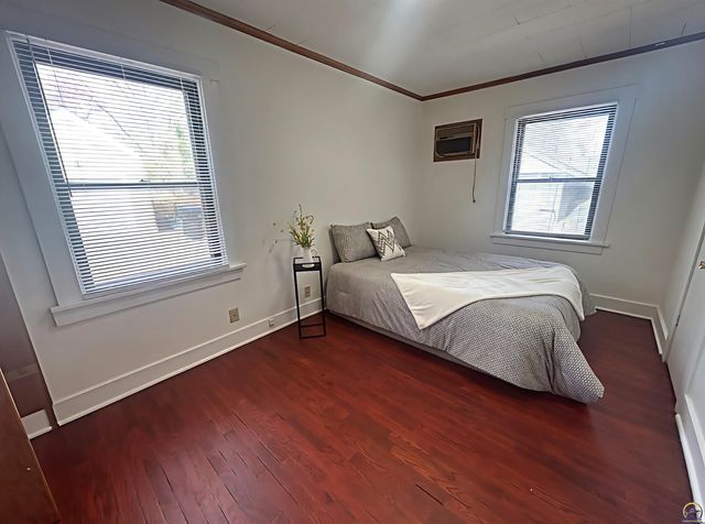 3720 SW 9th St, Topeka, KS 66604