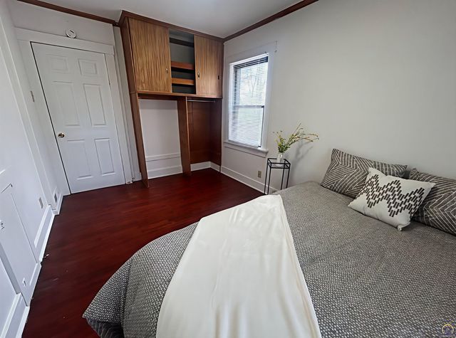 3720 SW 9th St, Topeka, KS 66604