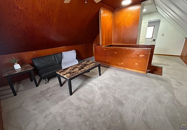 3720 SW 9th St, Topeka, KS 66604