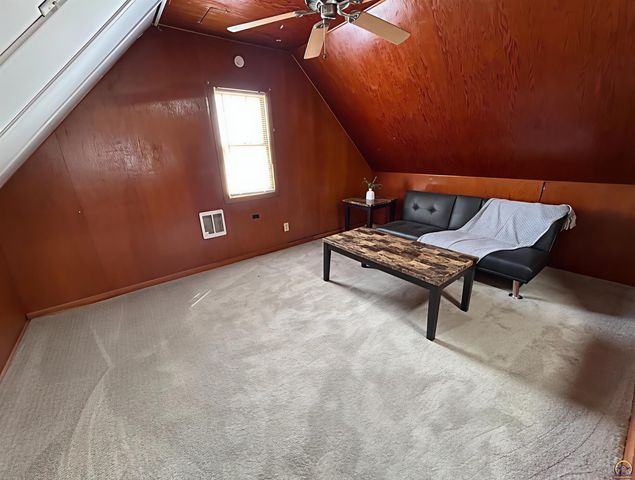 3720 SW 9th St, Topeka, KS 66604