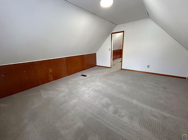 3720 SW 9th St, Topeka, KS 66604