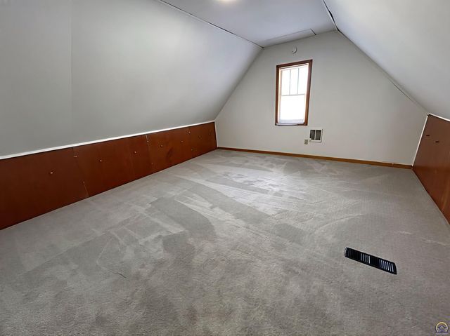 3720 SW 9th St, Topeka, KS 66604