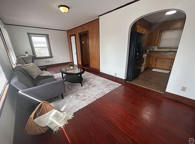 3720 SW 9th St, Topeka, KS 66604