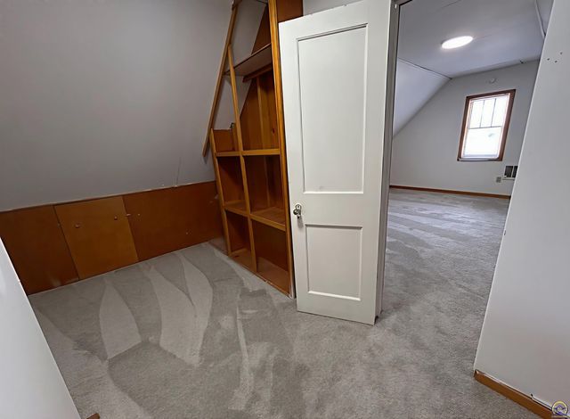 3720 SW 9th St, Topeka, KS 66604