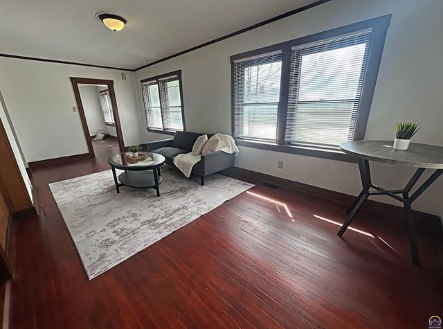 3720 SW 9th St, Topeka, KS 66604