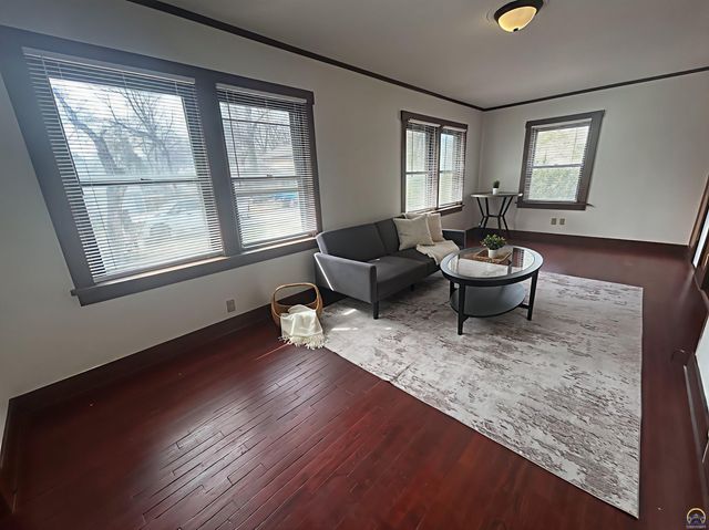 3720 SW 9th St, Topeka, KS 66604