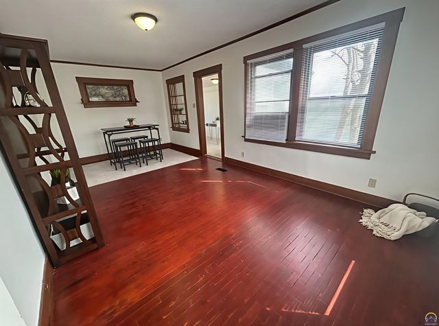 3720 SW 9th St, Topeka, KS 66604