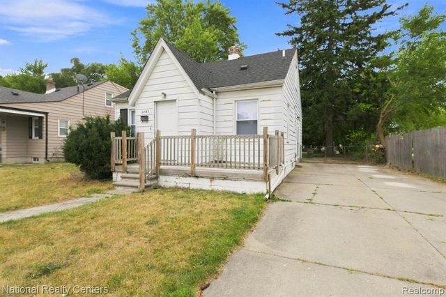 22165 Hayes Avenue, Eastpointe, MI 48021