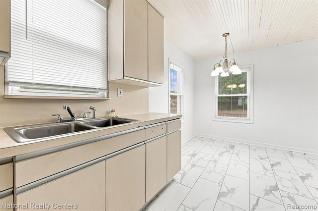 22165 Hayes Avenue, Eastpointe, MI 48021