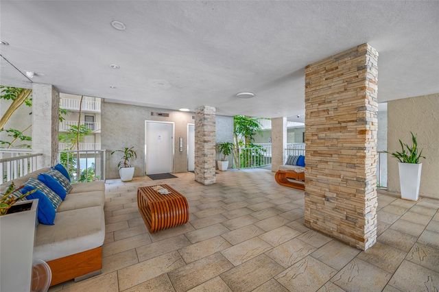 500 N OSCEOLA AVENUE 810, Clearwater, FL 33755