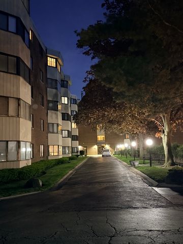 5500 Lincoln Avenue 107, Morton Grove, IL 60053