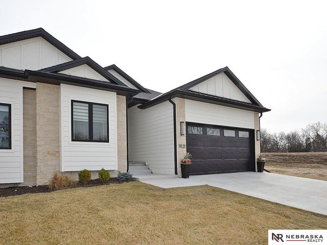 9121 Marbella Drive, Lincoln, NE 68520
