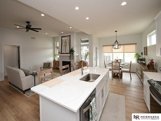 9121 Marbella Drive, Lincoln, NE 68520