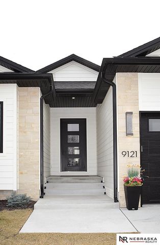 9121 Marbella Drive, Lincoln, NE 68520