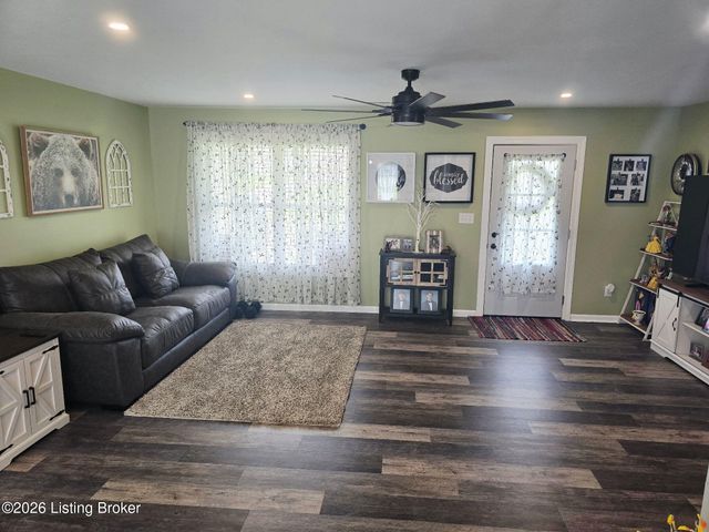 1518 Deering Ln, Radcliff, KY 40160
