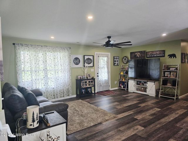 1518 Deering Ln, Radcliff, KY 40160