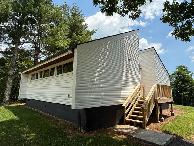 136 Freedom LN, Newport, VA 24128